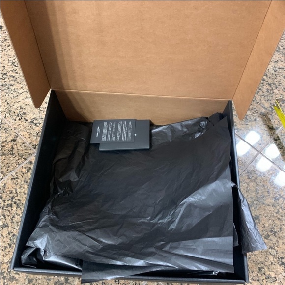 Saint Lauren. 🌼🌼🌼 - Picture 5 of 8